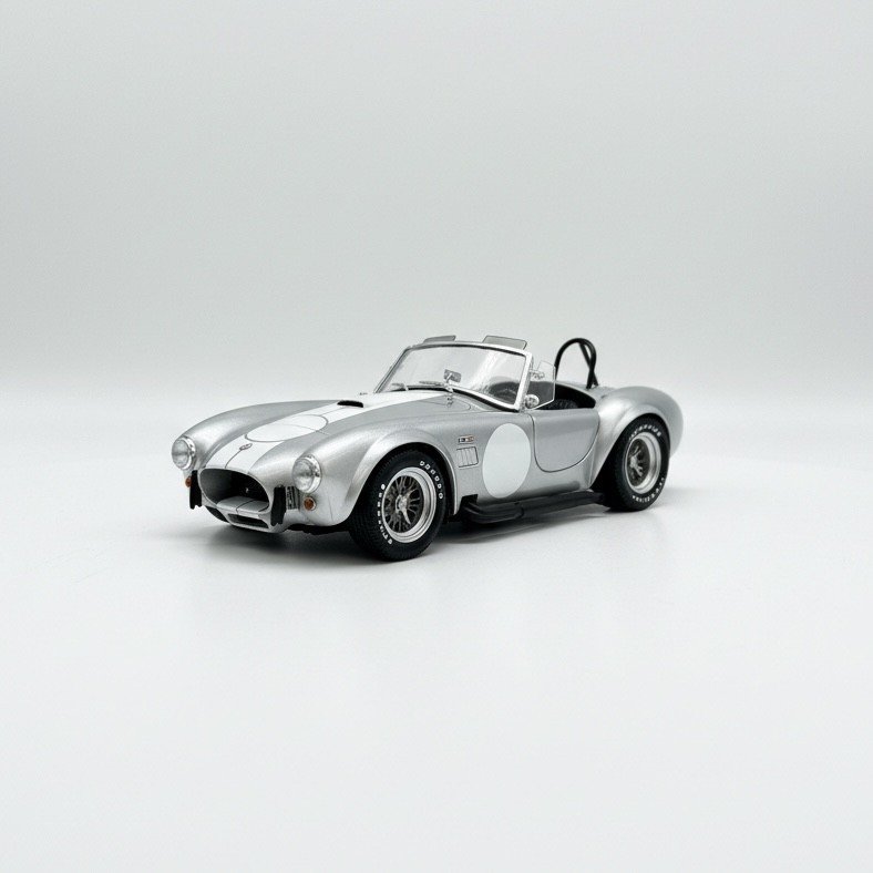 IMG_7501 Kyosho 1:18 Shelby Cobra 427 S/C Diecast Model Car – Silver - الصورة 1