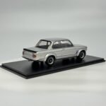 ⁦BMW 2002 Turbo 1973 1:18 Diecast Model Car by Spark – Silver Classic Performance Icon⁩ - الصورة ⁦2⁩