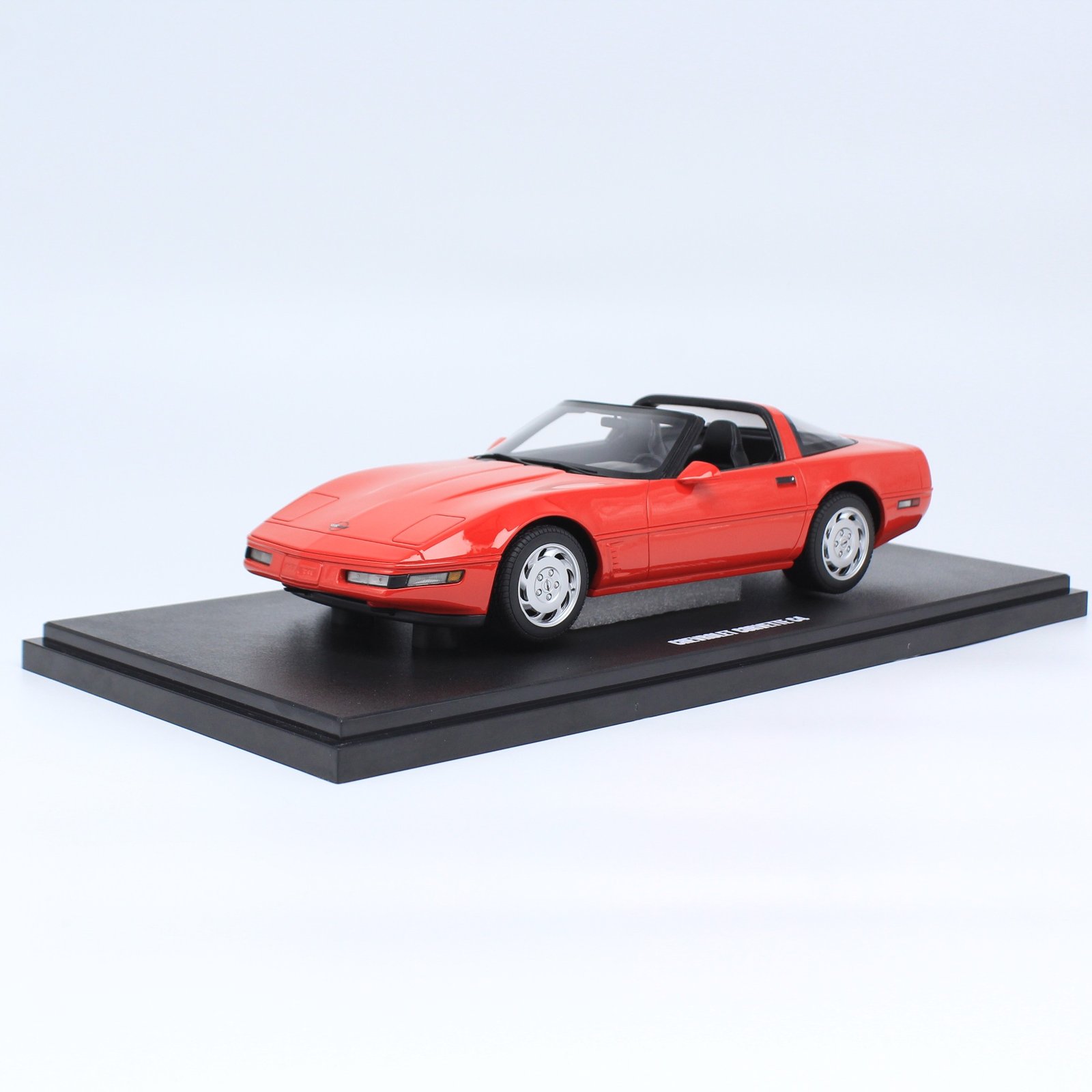 IMG_0576 1995 Chevrolet Corvette C4 1:18 Scale Diecast Model Car by GT Spirit – Red Classic Sports Car Collectible - الصورة 1