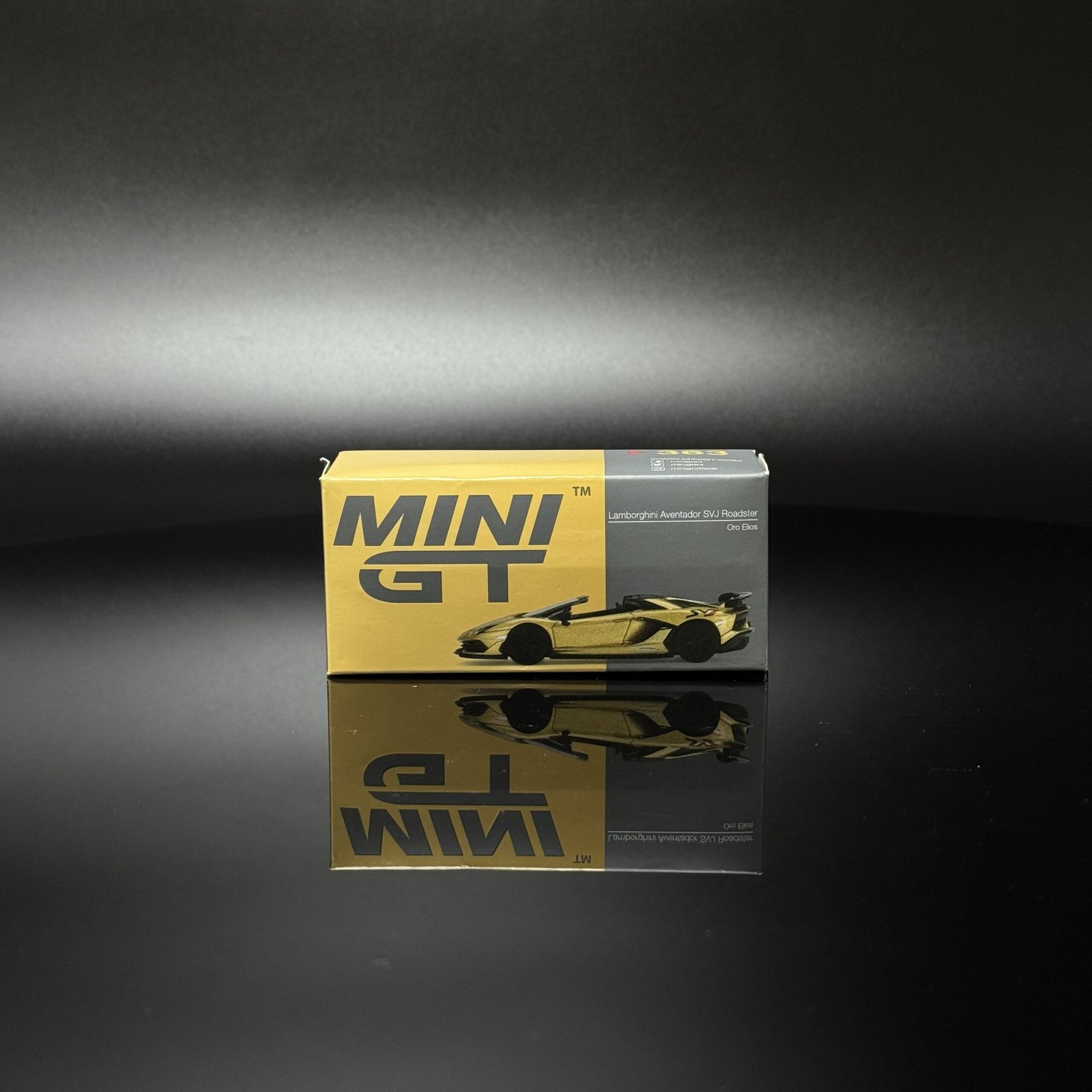 IMG_6169 Lamborghini Aventador SVJ Roadster Gold 1:64 Diecast Model Car by TSM Model - الصورة 1