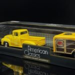 1955 Ford F-100 Pick-Up with Trailer Roulotte 1:24 Scale Diecast Model by MotorMax – Yellow Classic Vintage Truck & Caravan Set - Image 2