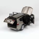 ⁦LCD Model 1:18 Scale Diecast Toyota Land Cruiser 300 ZX (2024) — Gold | Die-Cast Collector Model Car⁩ - الصورة ⁦8⁩