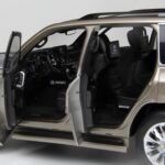 ⁦LCD Model 1:18 Scale Diecast Toyota Land Cruiser 300 ZX (2024) — Gold | Die-Cast Collector Model Car⁩ - الصورة ⁦9⁩