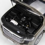 ⁦LCD Model 1:18 Scale Diecast Toyota Land Cruiser 300 ZX (2024) — Gold | Die-Cast Collector Model Car⁩ - الصورة ⁦10⁩