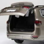 ⁦LCD Model 1:18 Scale Diecast Toyota Land Cruiser 300 ZX (2024) — Gold | Die-Cast Collector Model Car⁩ - الصورة ⁦11⁩