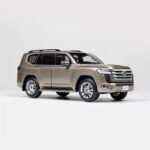 ⁦LCD Model 1:18 Scale Diecast Toyota Land Cruiser 300 ZX (2024) — Gold | Die-Cast Collector Model Car⁩ - الصورة ⁦4⁩