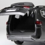 ⁦LCD Models 1:18 Scale 2024 Toyota Land Cruiser 300 ZX Diecast Model Car |  Grey | Collector Edition⁩ - الصورة ⁦13⁩