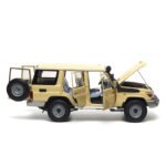 ⁦Almost Real 1:18 Scale 2017 Toyota Land Cruiser 76 Station Wagon Diecast Model Car | Sandy Beige⁩ - الصورة ⁦7⁩