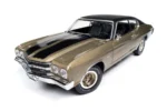 ⁦Auto World 1970 Chevrolet Chevelle SS Coupe | 1:18 Scale | Black & Gold⁩ - الصورة ⁦3⁩