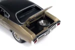 ⁦Auto World 1970 Chevrolet Chevelle SS Coupe | 1:18 Scale | Black & Gold⁩ - الصورة ⁦7⁩