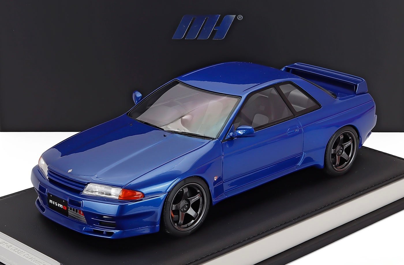IMG_7705.JPG Nissan Skyline GT-R (R32) Customized Version Limited Edition 35/99 1:18 Scale Diecast Model Car by MOTORHELIX – Bayside Blue - Image 1