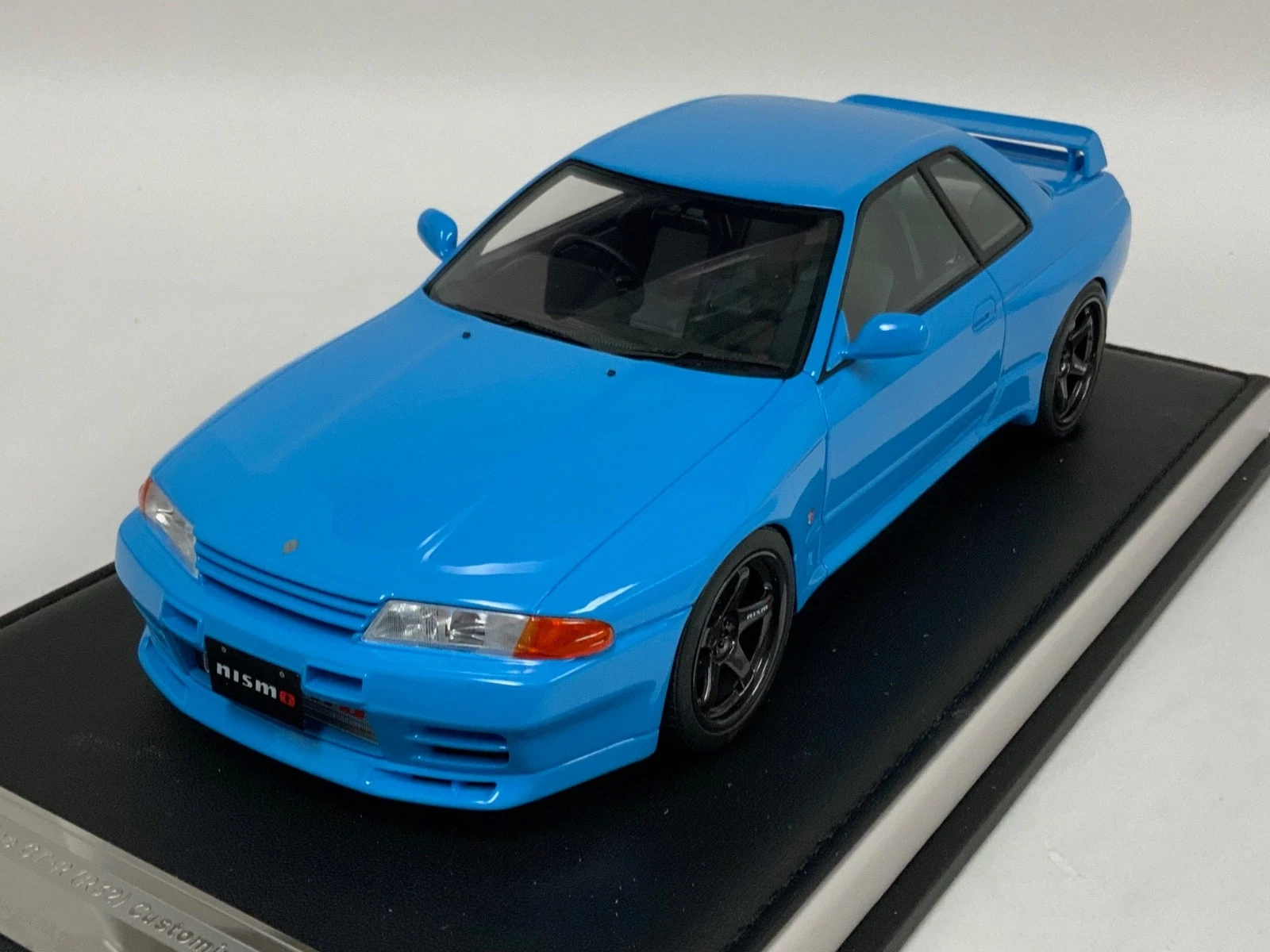 s-l1600 (2) Nissan Skyline GT-R (R32) Customized Version Limited Edition 30/99 1:18 Scale Diecast Model Car by MOTORHELIX – Light Blue - الصورة 1