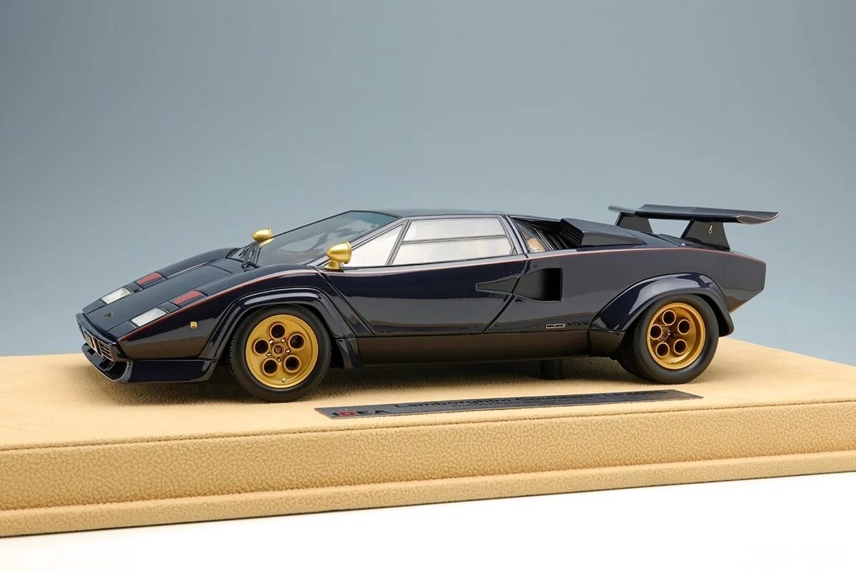 MPD-003-A (1) Lamborghini Countach Wolf 3rd 1:18 Make Up - Image 1