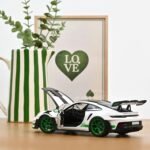 ⁦Porsche 992 GT3 RS Carrera RS Tribute 1:18⁩ - الصورة ⁦3⁩