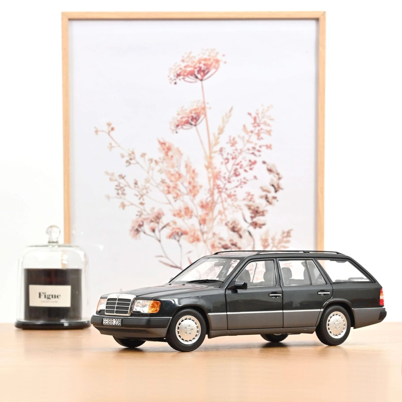 NRV-157-B (1) Mercedes 300TD S124 Wagon 1:18 Norev Diecast - الصورة 1
